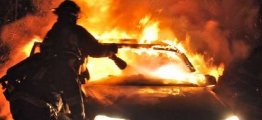 CENTAR SARAJEVA Gori automobil, vatrogasci na licu mjesta gase požar