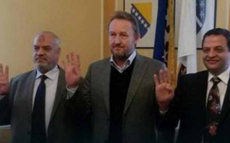Skandalozan gest turskog predsjednika: Erdoan u Sarajevu s pozdravom terorističkog  Muslimanskog bratstva W873