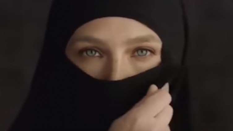 Manekenka u reklami skinula hidžab, vjernici je izvrijeđali 873x400