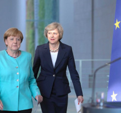 Merkel i Mej: Sastanak u Berlinu