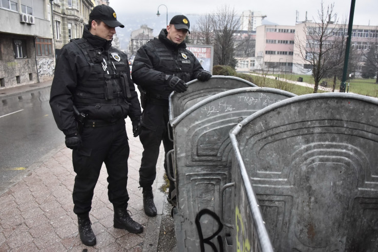 Policajci Hodžić i Turčalo spasili bebu 