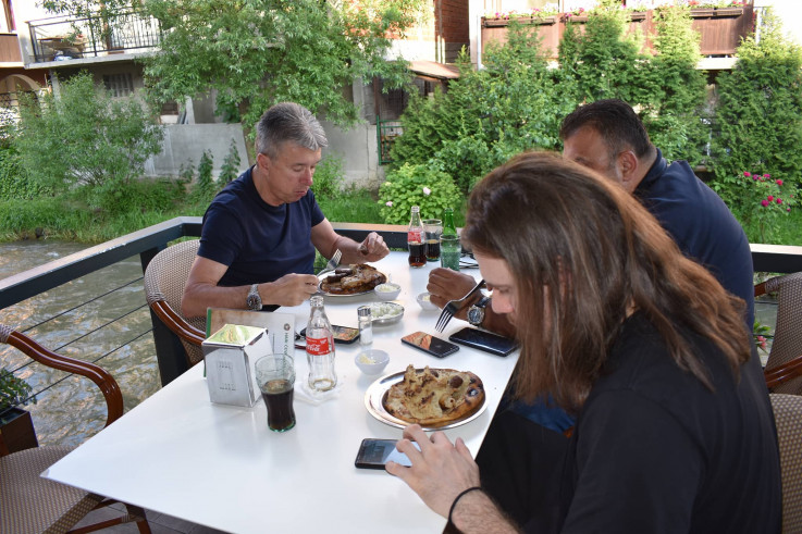 Popović s prijateljima u Travniku 
