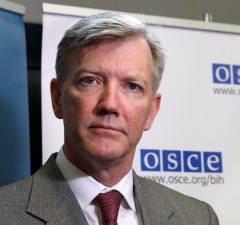 Brus Berton, šef misije OSCE-a