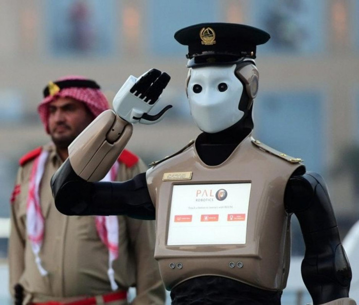 Robot policajac u Dubaiju - Avaz, Dnevni avaz, avaz.ba