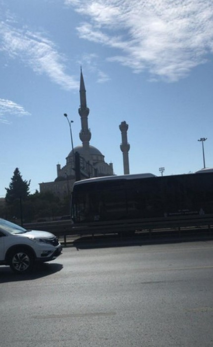 Oštećena džamija u Istanbulu - Avaz, Dnevni avaz, avaz.ba