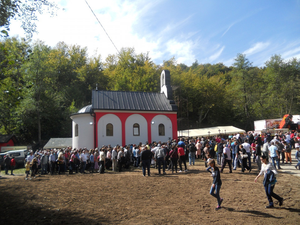 Bošnjaci pomogli izgradnju crkve u Rakovcu, komšijama Srbima izmamili suze radosnice 800x450