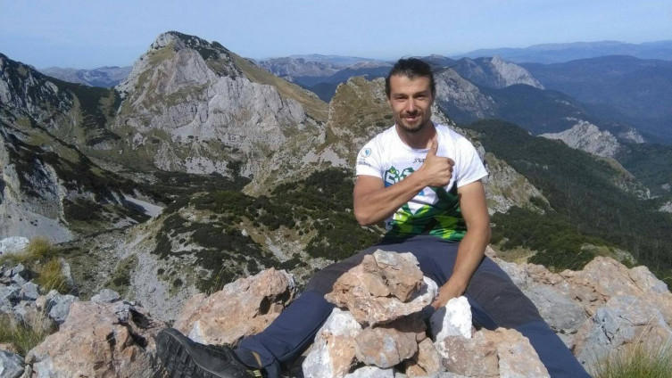 Macić na vrhu Vidina kapa na 2.032 metara nadmorske visine na  Prenju