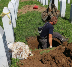 Reekshumacije obavljene uz saglasnost i prisustvo porodica žrtava