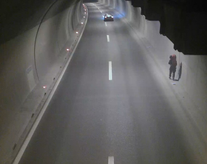 Pješak u tunelu Vukov Gaj 
