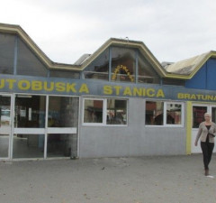 Pusta Autobuska stanica u Bratuncu
