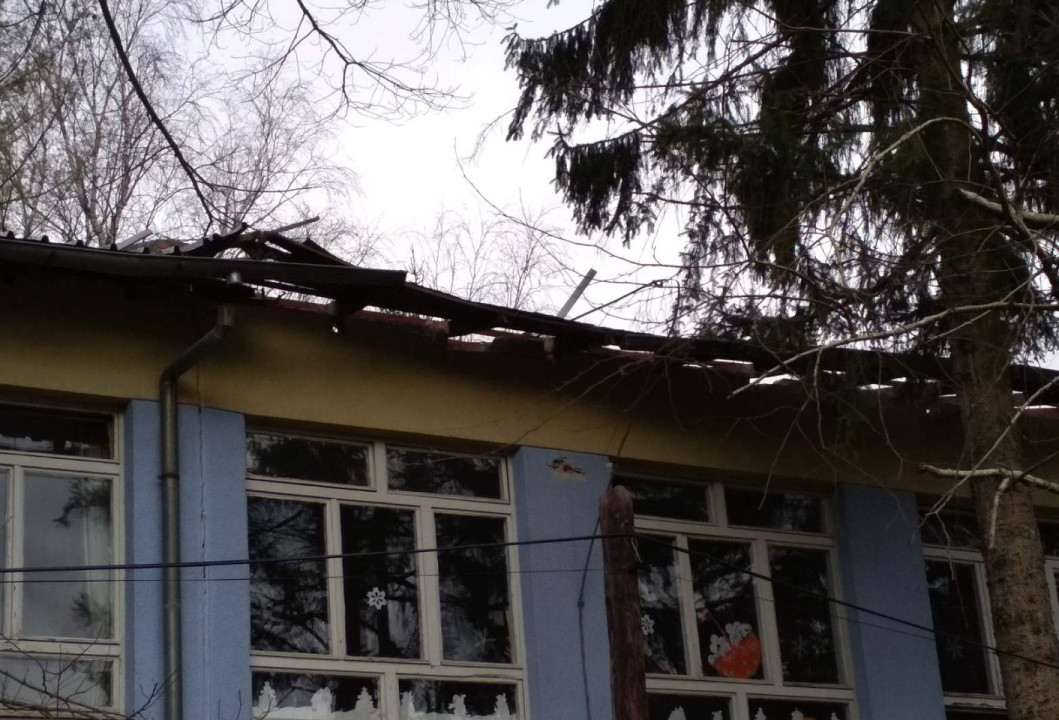 Vjetar odnio krov sa škole