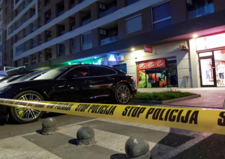 Oštećena i vozila na parkingu