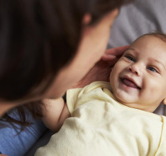 U prvim mjesecima preovladava proces zbližavanja između vas i djeteta 