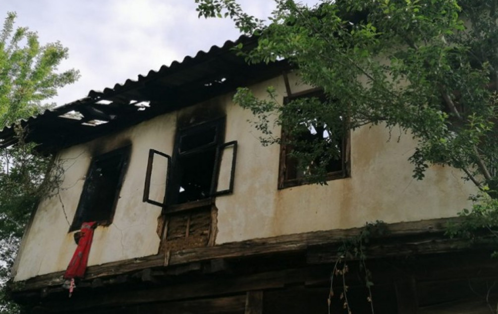 Imigranti zapalili kuću partizanskog komandanta 1005x635