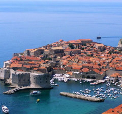 Polupansion u jednom od hotela u  Dubrovniku do 5. jula  79 KM