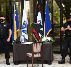 U prisustvu dužnosnika, prijatelja i članova porodice održana komemoracija Salki Bukvareviću