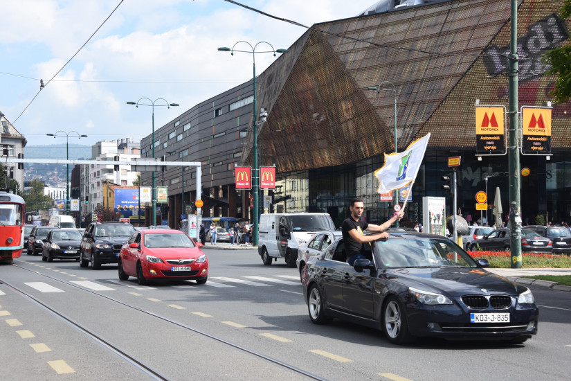 Krenula protestna vožnja u znak podrške Bošnjacima Crne Gore