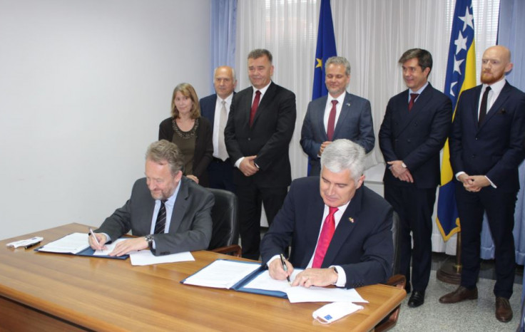 Potpis na dogovor o Mostaru Izetbegović i Čović stavili su u prosustvu međunarodnih zvaničnika u BiH