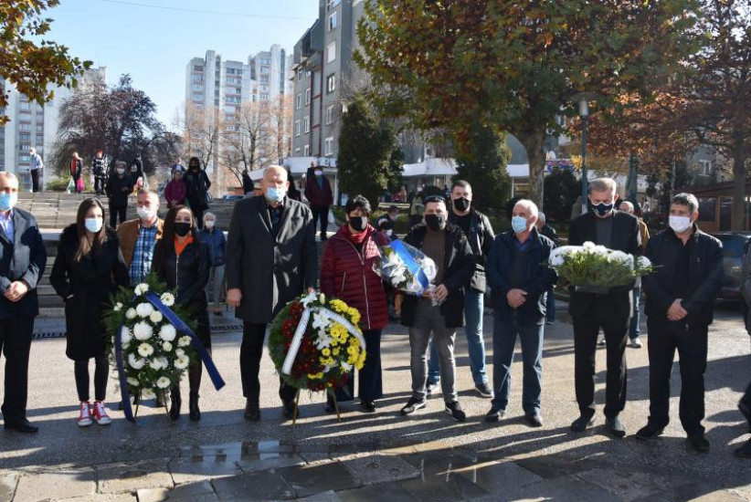 Na Alipašinom Polju u Sarajevu danas je položeno cvijeće na spomen-obilježje