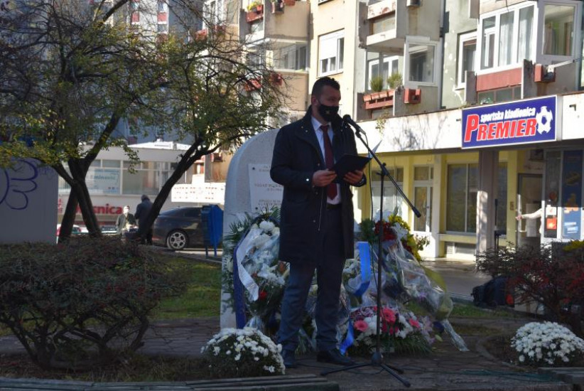 Na Alipašinom Polju u Sarajevu danas je položeno cvijeće na spomen-obilježje
