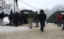 Migrants are provided with heating, food rations and medical assistance, electricity supply, sanitary facilities and showers for maintaining personal hygiene