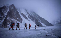 K2 visok 8611 metara, poznat i kao "Divlja planina", nalazi se u sjevernom Pakistanu nedaleko od granice s Kinom