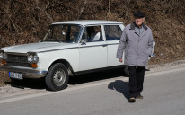Radoslav Đekić pored svog vozila