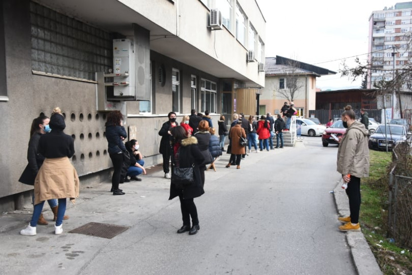 Gotovo 1.500 ljudi jučer potražilo pomoć u sarajevskim COVID ambulantama - Page 2 H550
