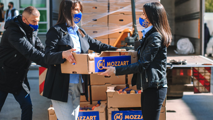 Podrška za naše heroje – Mozzart donirao voće medicinarima u Gradišci