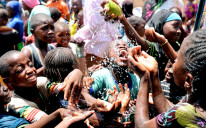 Radost djece zbog pitke vode