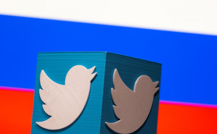 The watchdog gave Twitter a month to remove the content or face a complete blockage in Russia