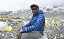 Prvi put se popeo na vrh Mont Everesta 1994. godine