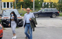 Seferovići s advokatom Karkinom ispred Suda BiH
