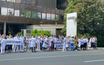 Protesti ispred zgrade Vlade