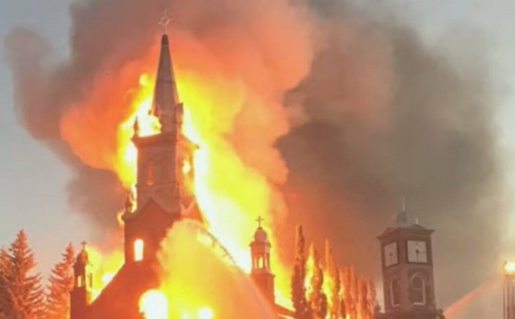 Zapaljene katoličke crkve u Kanadi