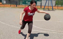 Video je snimljen na košarkašnom igralištu u Banjoj Luci 