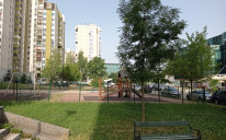 Dječije igralište nalazi se u centru naselja
