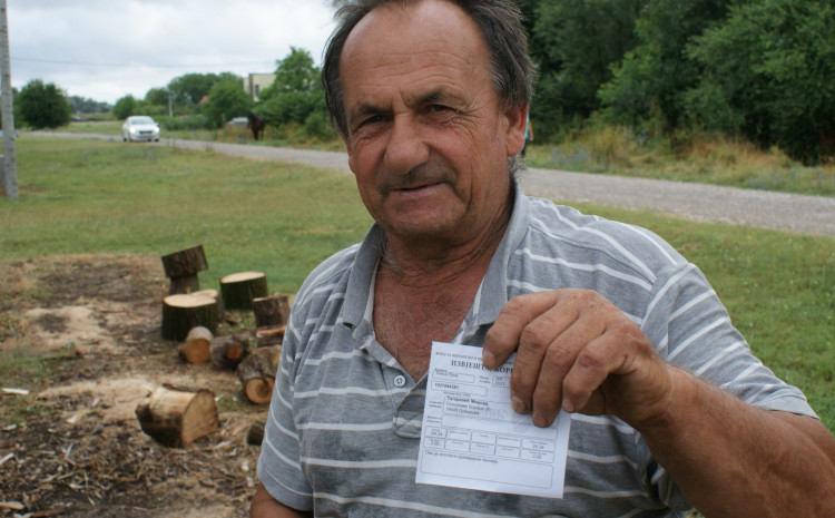 Tatarević sa čekom od svoje penzije