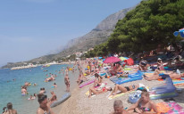 Tučepi jučer: Na plažama se ni igla nema gdje baciti, turistički radnici prezadovoljni 