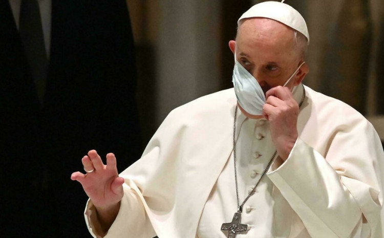 Pope Francis returns to full-time work