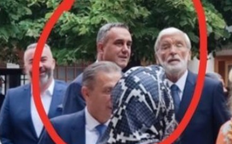 Osman Mehmedagić at the wedding of Bakir Izetbegović's daughter near Asim Sarajlić