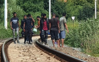 Migranti na pruzi u Blažuju