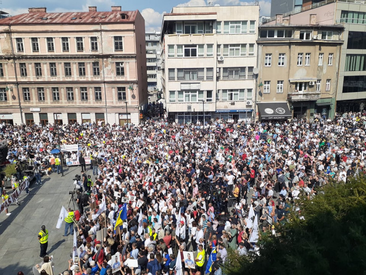 Hiljade građana iz cijele države stiglo u Sarajevo
