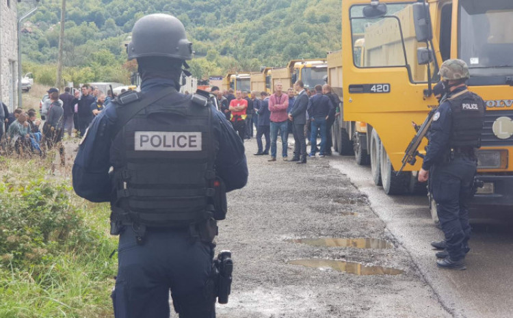 Policija Kosova i dalje na Jarinju i Brnjaku