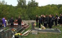 Sa sahrane bake Ruže