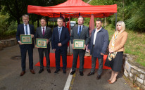  Ambasadori Norveške, Slovenije i Rumunije zasadili lipe u Aleji ambasadora: Iz Slovenije donesena Najevska lipa