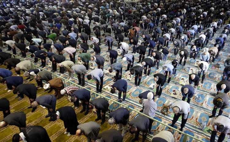 Prvi džuma-namaz, molitva muslimana petkom, održana je u Teheranu
