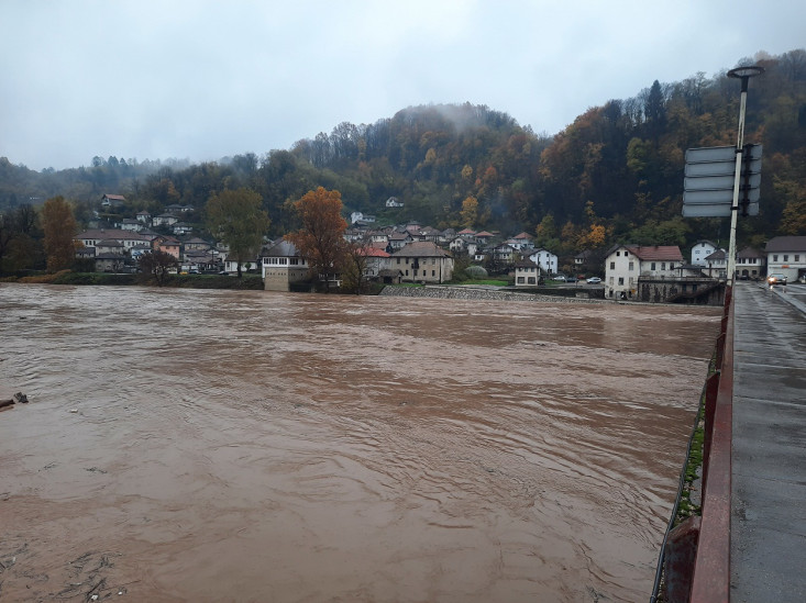 Došlo je do značajnijeg porasta vodostaja rijeke Bosne 