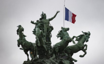 Francuska je promijenila boju na zastavi