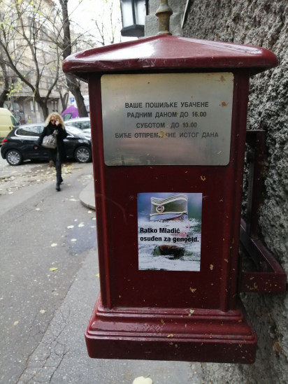Nalijepljeni posteri u centru Beograda